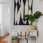 Elegant & Charming 2br Near Lxfactory Apartment *