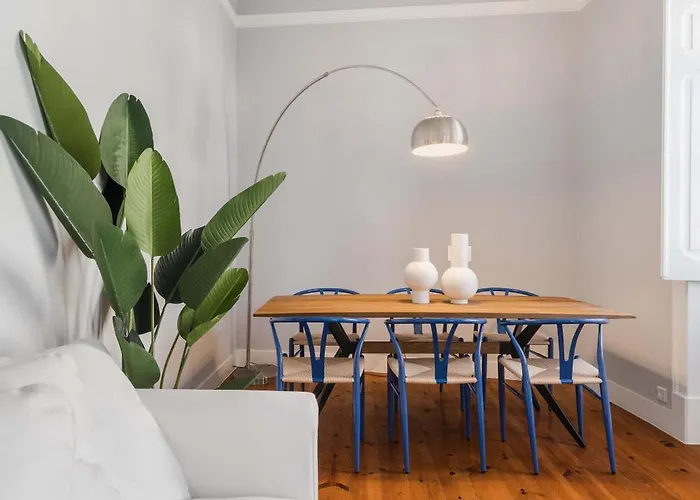 Апартаменты Elegant & Charming 2br Near Lxfactory Лиссабон