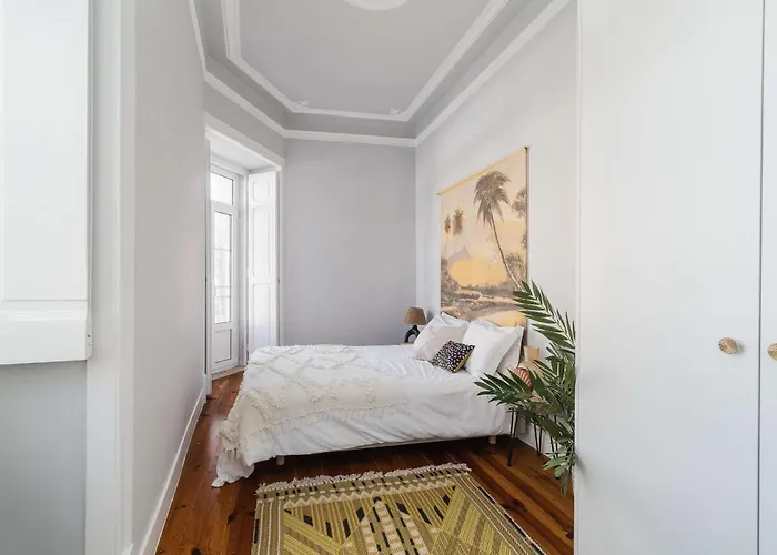 Апартаменты Elegant & Charming 2br Near Lxfactory