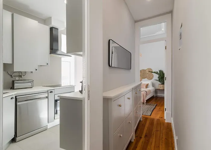 Elegant & Charming 2br Near Lxfactory Лиссабон