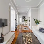 Elegant & Charming 2br Near Lxfactory Lissabon
