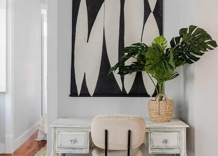 Elegant & Charming 2br Near Lxfactory Апартаменти *