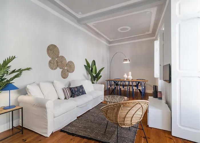 Elegant & Charming 2br Near Lxfactory Апартаменти *