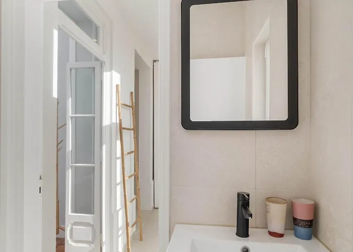 Elegant & Charming 2br Near Lxfactory Apartment *