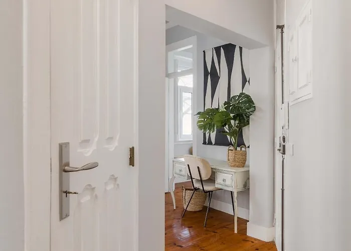 Elegant & Charming 2br Near Lxfactory Apartment